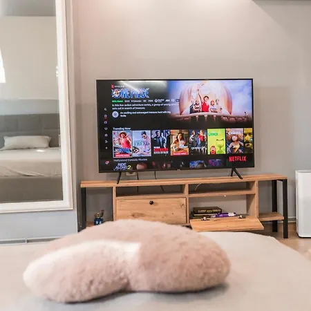 Downtown Apartment *